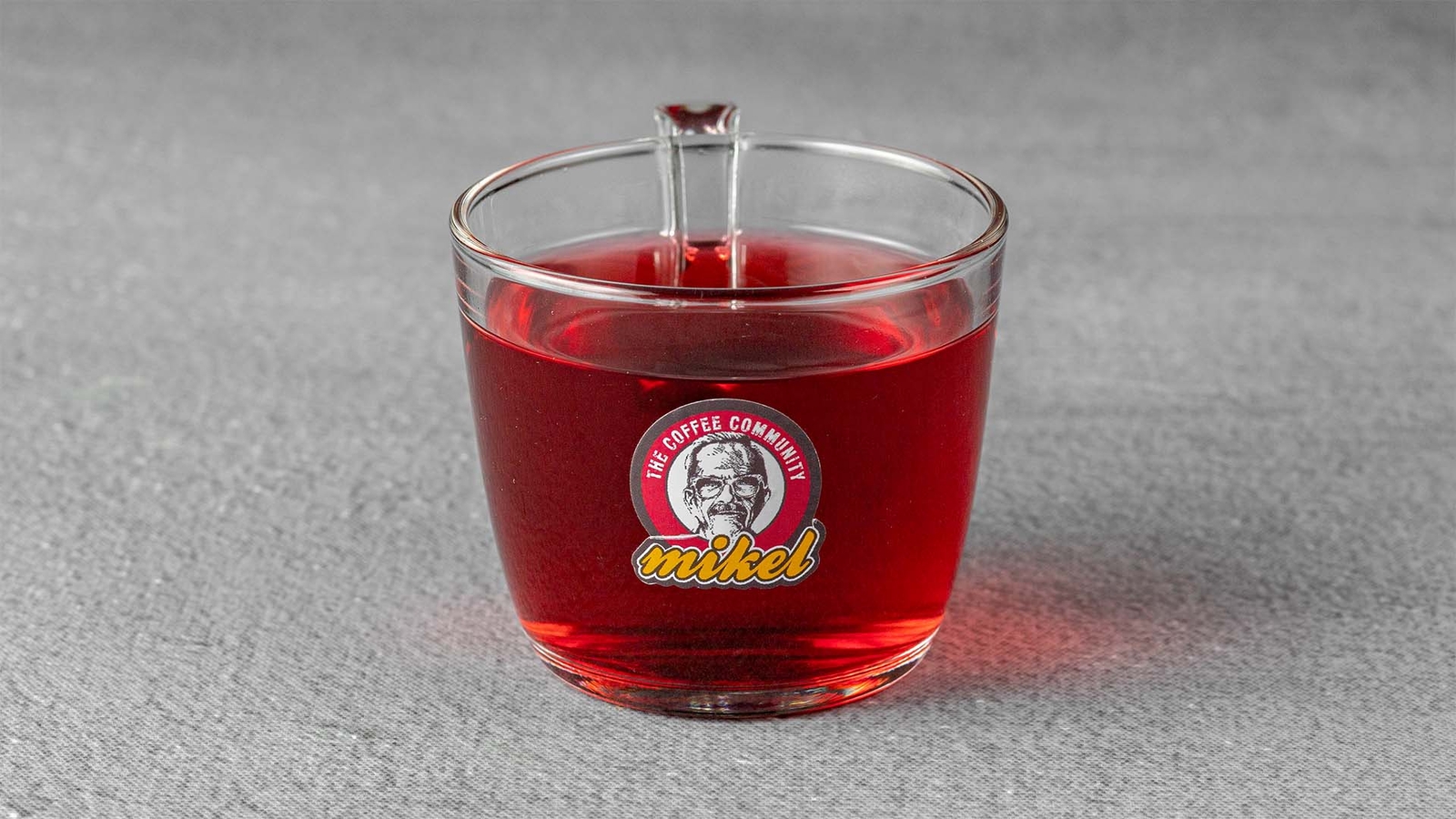 Hot τσάι ιβίσκος με τροπικά φρούτα